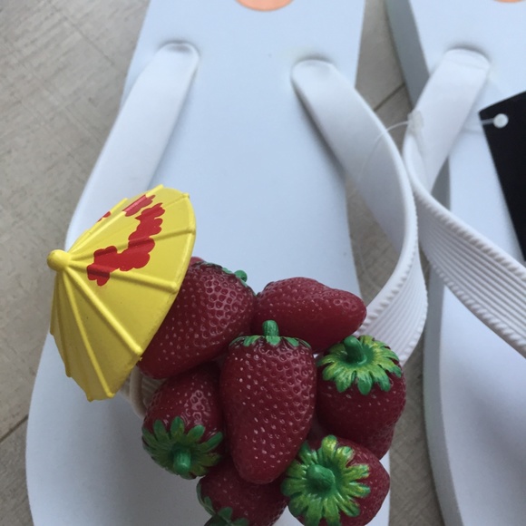 Hotflops Strawberry Daiquiri white sole 2.5cm size M (original) 2/$35 - Picture 6 of 8